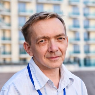 Дмитрий Оскорбин преподает математику в образовательном центре «Сириус» для одаренных детей со всей России