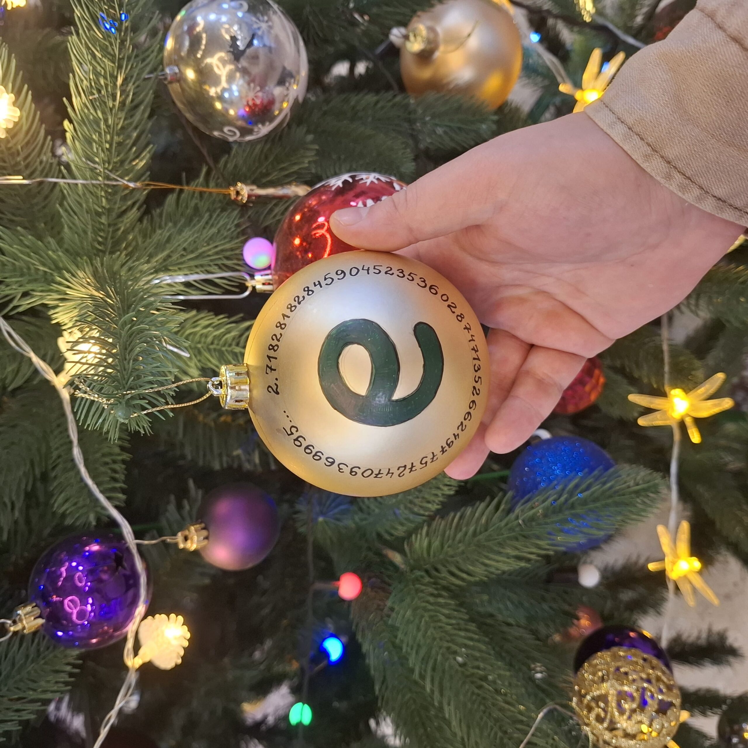 НОВОГОДНИЙ МАТЕМАТИЧЕСКИЙ ПРАЗДНИК